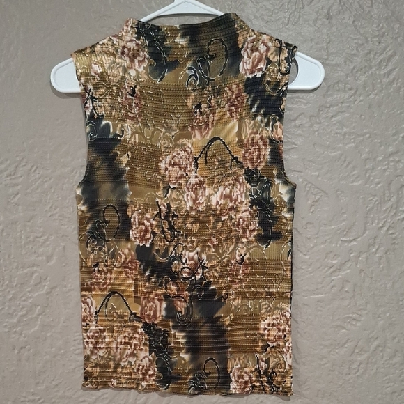 NICOLA Tan Ribbed Fitted Tank Top with Mandarin Collar - Picture 3 of 6